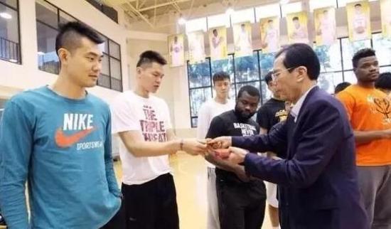 制定篮球交流计划以促进个人技能发展的方法_0
